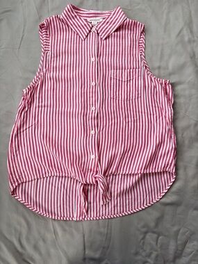 Beachlunchlounge Sleeveless Button-down with Tie-Hem Top- Reddish-Pink/White